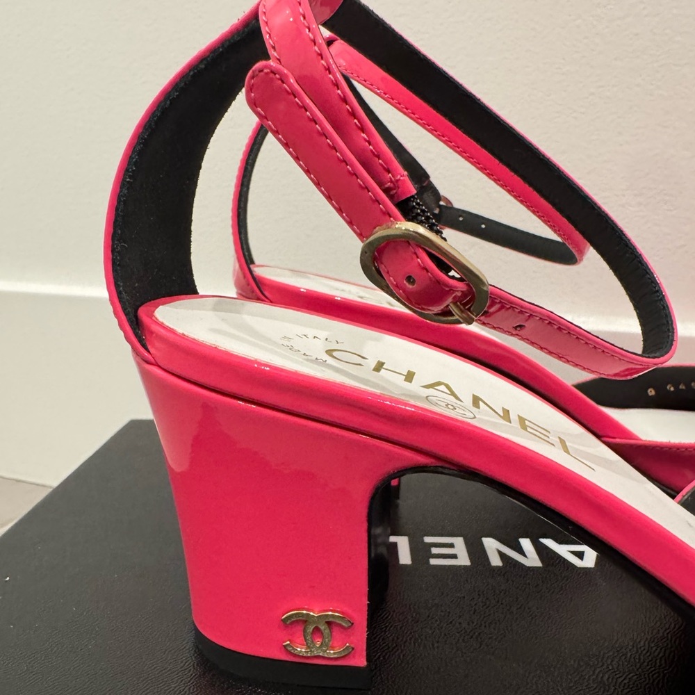 CHANEL 23A Metiers D'Art Pink Patent Ankle Strap Sandals Heels 39 US 8.5 NIB - Picture 6 of 11